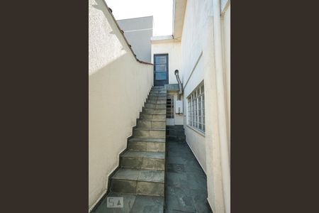 Casa à venda com 365m², 3 quartos e 2 vagasEscada quintal garagem