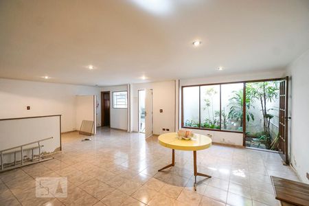 Casa à venda com 365m², 3 quartos e 2 vagasSalão