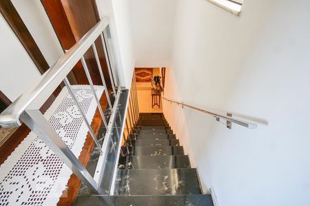 Casa à venda com 365m², 3 quartos e 2 vagasEscada