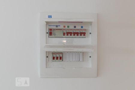 Sala - Quadro de luz de apartamento para alugar com 2 quartos, 52m² em Bonsucesso, Rio de Janeiro