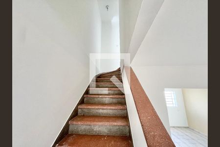 Escada de casa à venda com 2 quartos, 148m² em Vila Paulicéia, São Paulo