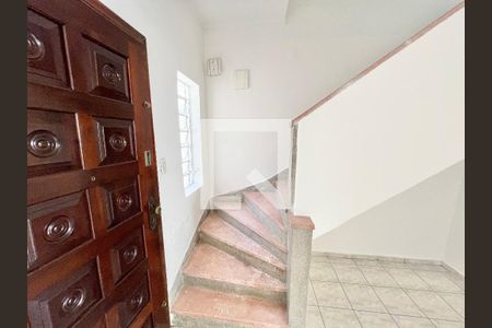 Escada de casa à venda com 2 quartos, 148m² em Vila Paulicéia, São Paulo