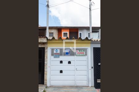 Casa à venda com 106m², 3 quartos e 2 vagasFachada