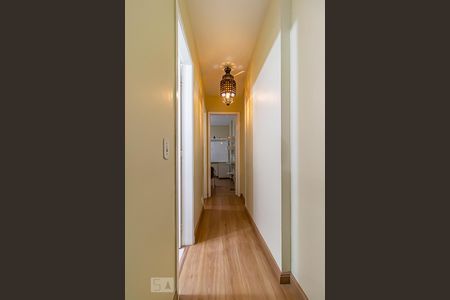 Corredor de apartamento para alugar com 2 quartos, 65m² em Anil, Rio de Janeiro