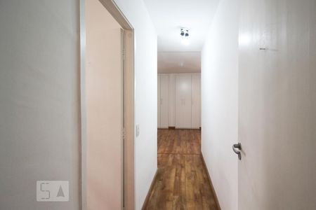 Corredor de apartamento para alugar com 2 quartos, 150m² em Vila Uberabinha, São Paulo