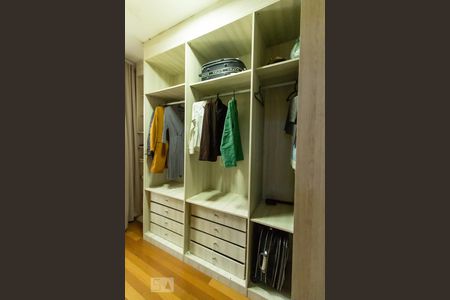 Casa para alugar com 350m², 3 quartos e 6 vagasCloset do quarto