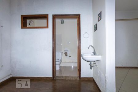 Casa para alugar com 350m², 3 quartos e 6 vagasBanheiro de Serviço