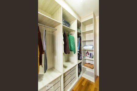 Casa para alugar com 350m², 3 quartos e 6 vagasCloset do quarto