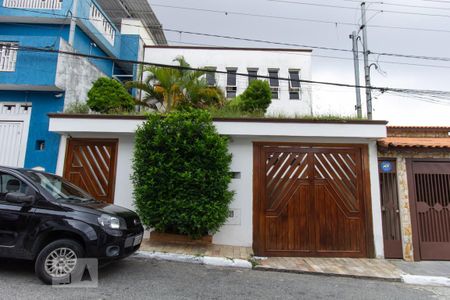 Casa para alugar com 350m², 3 quartos e 6 vagasFachada