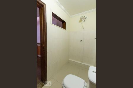 Casa para alugar com 350m², 3 quartos e 6 vagasBanheiro de Serviço