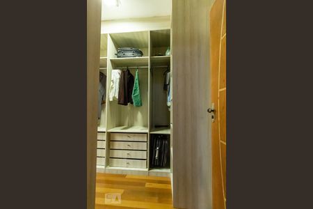 Casa para alugar com 350m², 3 quartos e 6 vagasCloset do quarto