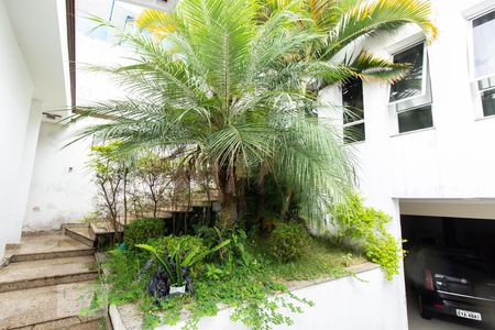 Casa para alugar com 350m², 3 quartos e 6 vagasEntrada