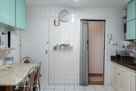 Apartamento à venda com 90m², 3 quartos e 2 vagas Apartamento à venda com 90m², 3 quartos e 2 vagasCozinha