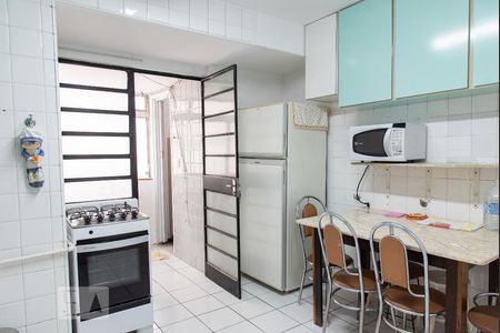Apartamento à venda com 90m², 3 quartos e 2 vagas Apartamento à venda com 90m², 3 quartos e 2 vagasCozinha