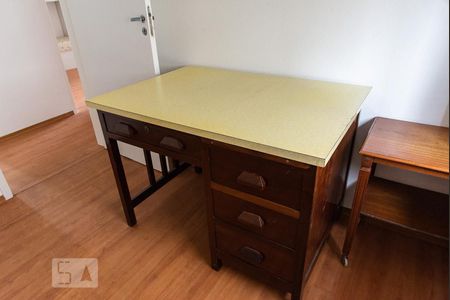 Apartamento à venda com 90m², 3 quartos e 2 vagas Apartamento à venda com 90m², 3 quartos e 2 vagasMesa