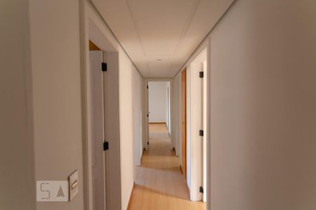 Apartamento para alugar com 138m², 4 quartos e 2 vagas Apartamento para alugar com 138m², 4 quartos e 2 vagasCorredor