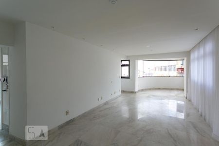 Apartamento para alugar com 138m², 4 quartos e 2 vagas Apartamento para alugar com 138m², 4 quartos e 2 vagasSala