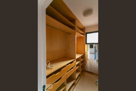 Apartamento para alugar com 138m², 4 quartos e 2 vagas Apartamento para alugar com 138m², 4 quartos e 2 vagasCloset