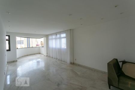 Apartamento para alugar com 138m², 4 quartos e 2 vagas Apartamento para alugar com 138m², 4 quartos e 2 vagasSala