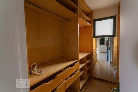 Apartamento para alugar com 138m², 4 quartos e 2 vagas Apartamento para alugar com 138m², 4 quartos e 2 vagasCloset