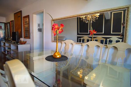 Sala de casa à venda com 3 quartos, 237m² em Sarandi, Porto Alegre