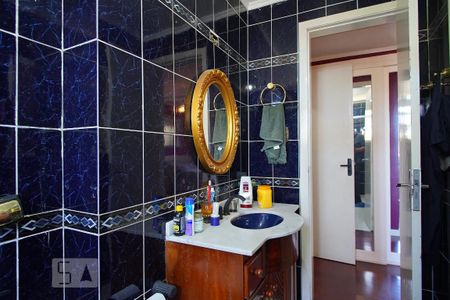 Casa à venda com 237m², 3 quartos e 2 vagasSuite - Banheiro