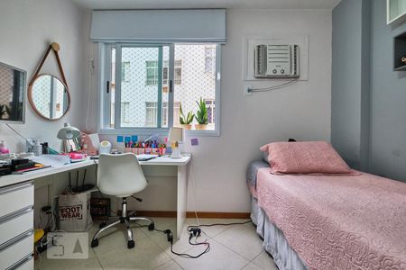 Apartamento à venda com 157m², 3 quartos e 2 vagas Apartamento à venda com 157m², 3 quartos e 2 vagasQuarto Suíte 2