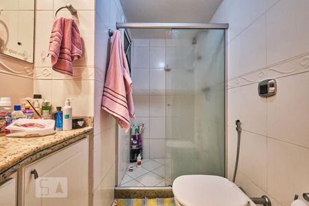 Apartamento à venda com 157m², 3 quartos e 2 vagas Apartamento à venda com 157m², 3 quartos e 2 vagasBanheiro Suíte 1