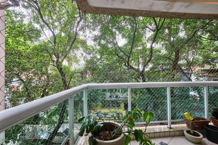 Apartamento à venda com 157m², 3 quartos e 2 vagas Apartamento à venda com 157m², 3 quartos e 2 vagasQuarto Suíte 1 Vista