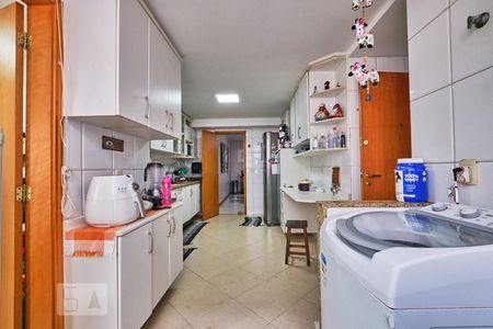 Apartamento à venda com 157m², 3 quartos e 2 vagas Apartamento à venda com 157m², 3 quartos e 2 vagasÁrea de Serviço