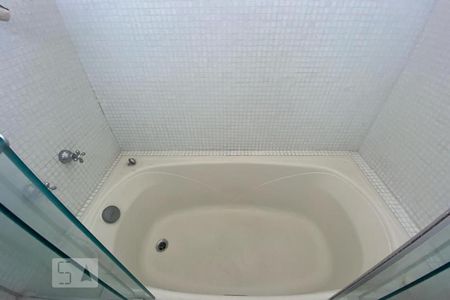 Apartamento à venda com 173m², 3 quartos e 3 vagas Apartamento à venda com 173m², 3 quartos e 3 vagasBanheira