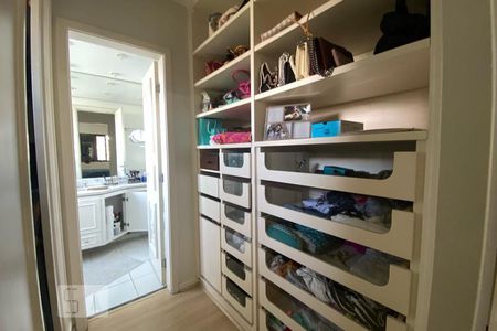 Apartamento à venda com 173m², 3 quartos e 3 vagas Apartamento à venda com 173m², 3 quartos e 3 vagasCloset da suíte 1