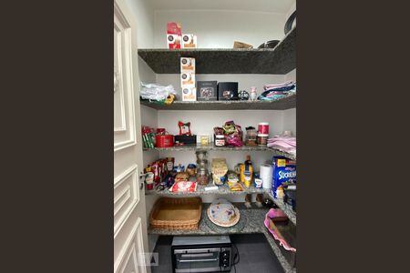 Apartamento à venda com 173m², 3 quartos e 3 vagas Apartamento à venda com 173m², 3 quartos e 3 vagasDespensa