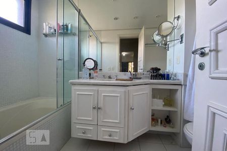 Apartamento à venda com 173m², 3 quartos e 3 vagas Apartamento à venda com 173m², 3 quartos e 3 vagasBanheiro da Suíte 1