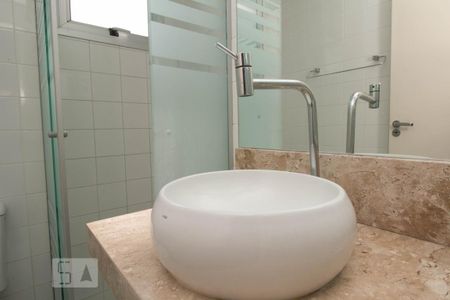 Apartamento à venda com 50m², 2 quartos e 1 vaga Apartamento à venda com 50m², 2 quartos e 1 vagaDetalhe Banheiro