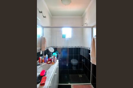 Casa à venda com 256m², 3 quartos e 5 vagasBanheiro da Suíte 2