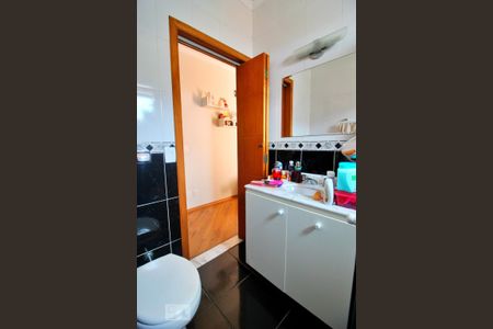 Casa à venda com 256m², 3 quartos e 5 vagasBanheiro da Suíte 2