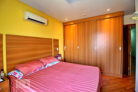 Casa à venda com 256m², 3 quartos e 5 vagasSuíte 1