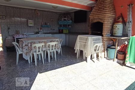 Casa à venda com 180m², 5 quartos e 2 vagas Casa à venda com 180m², 5 quartos e 2 vagasChurrasqueira