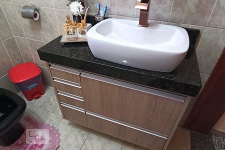 Casa à venda com 180m², 5 quartos e 2 vagas Casa à venda com 180m², 5 quartos e 2 vagasBanheiro