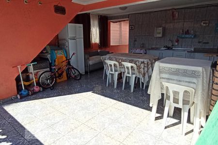 Casa à venda com 180m², 5 quartos e 2 vagas Casa à venda com 180m², 5 quartos e 2 vagasChurrasqueira