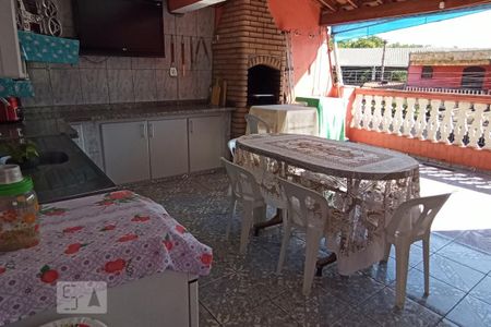 Casa à venda com 180m², 5 quartos e 2 vagas Casa à venda com 180m², 5 quartos e 2 vagasChurrasqueira
