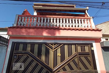 Casa à venda com 180m², 5 quartos e 2 vagas Casa à venda com 180m², 5 quartos e 2 vagasFachada