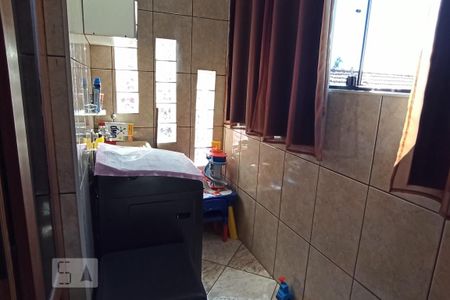 Casa à venda com 180m², 5 quartos e 2 vagas Casa à venda com 180m², 5 quartos e 2 vagasDetalhe da area de serviço 2