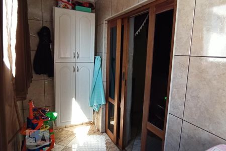 Casa à venda com 180m², 5 quartos e 2 vagas Casa à venda com 180m², 5 quartos e 2 vagasDetalhe da area de serviço 2