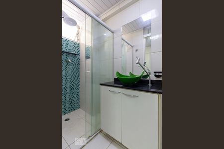 Banheiro de kitnet/studio para alugar com 1 quarto, 32m² em República, São Paulo