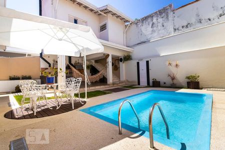 Casa à venda com 220m², 4 quartos e 3 vagasQuintal