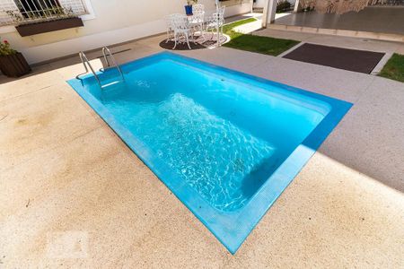 Casa à venda com 220m², 4 quartos e 3 vagasQuintal - Piscina