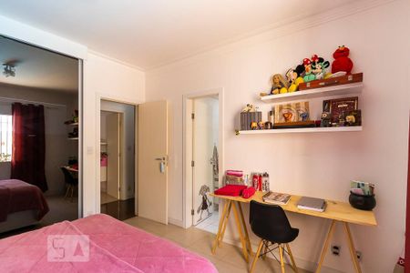 Casa à venda com 220m², 4 quartos e 3 vagasQuarto 2 - Suíte 2