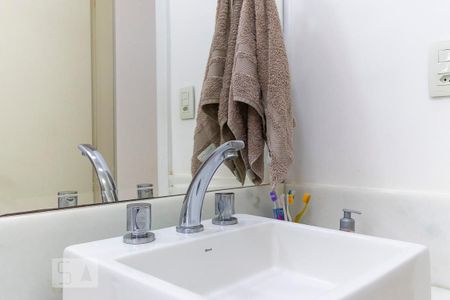 Casa à venda com 220m², 4 quartos e 3 vagasBanheiro da suíte 1